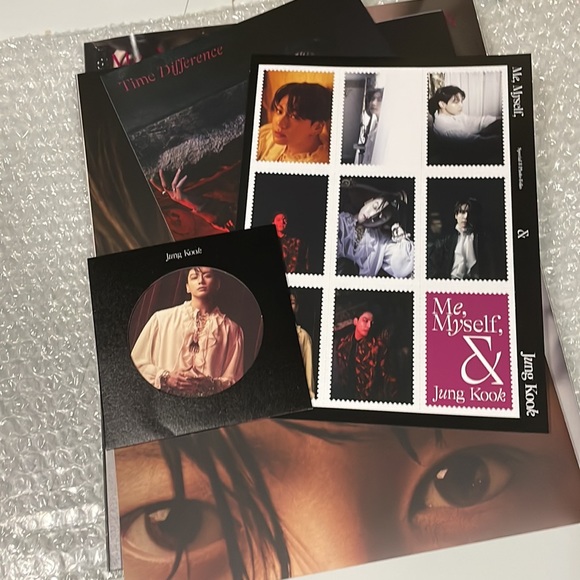 BTS Jungkook Special 8 Photo-Folio book with non random pc - Picture 3 of 5